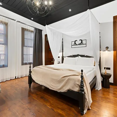 Belmondo Old Town Hotel *