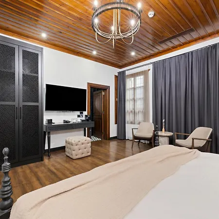 Belmondo Old Town Hotel