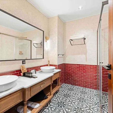 Belmondo Old Town Hotel