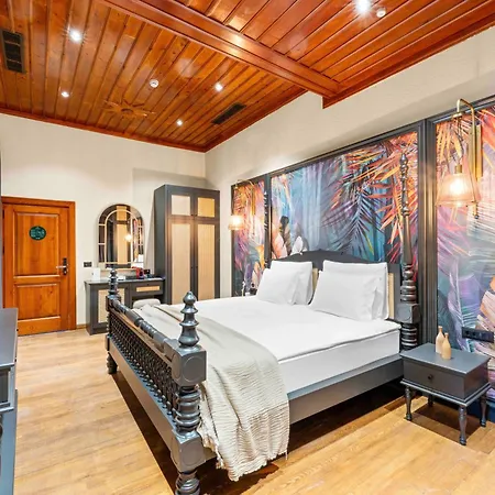 Belmondo Old Town Hotel *
