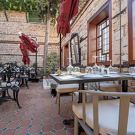 Belmondo Old Town Hotel