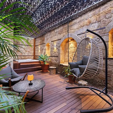 Belmondo Old Town Hotel
