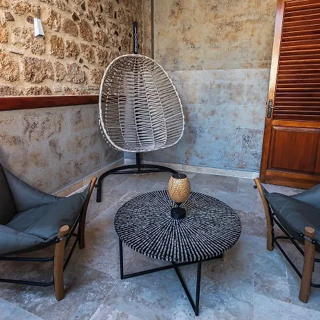 Belmondo Old Town Hotel