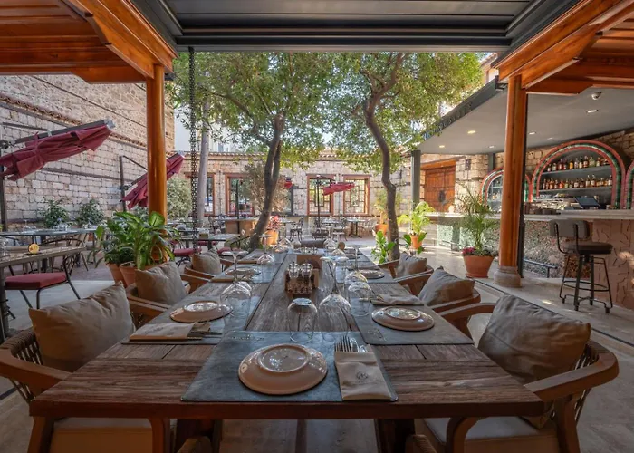 Belmondo Old Town