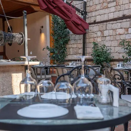 מלון Belmondo Old Town *