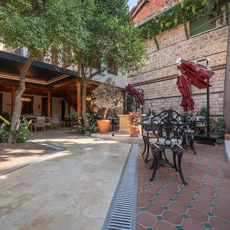 Belmondo Old Town מלון *