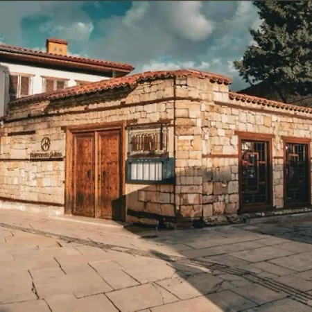 Belmondo Old Town Отель